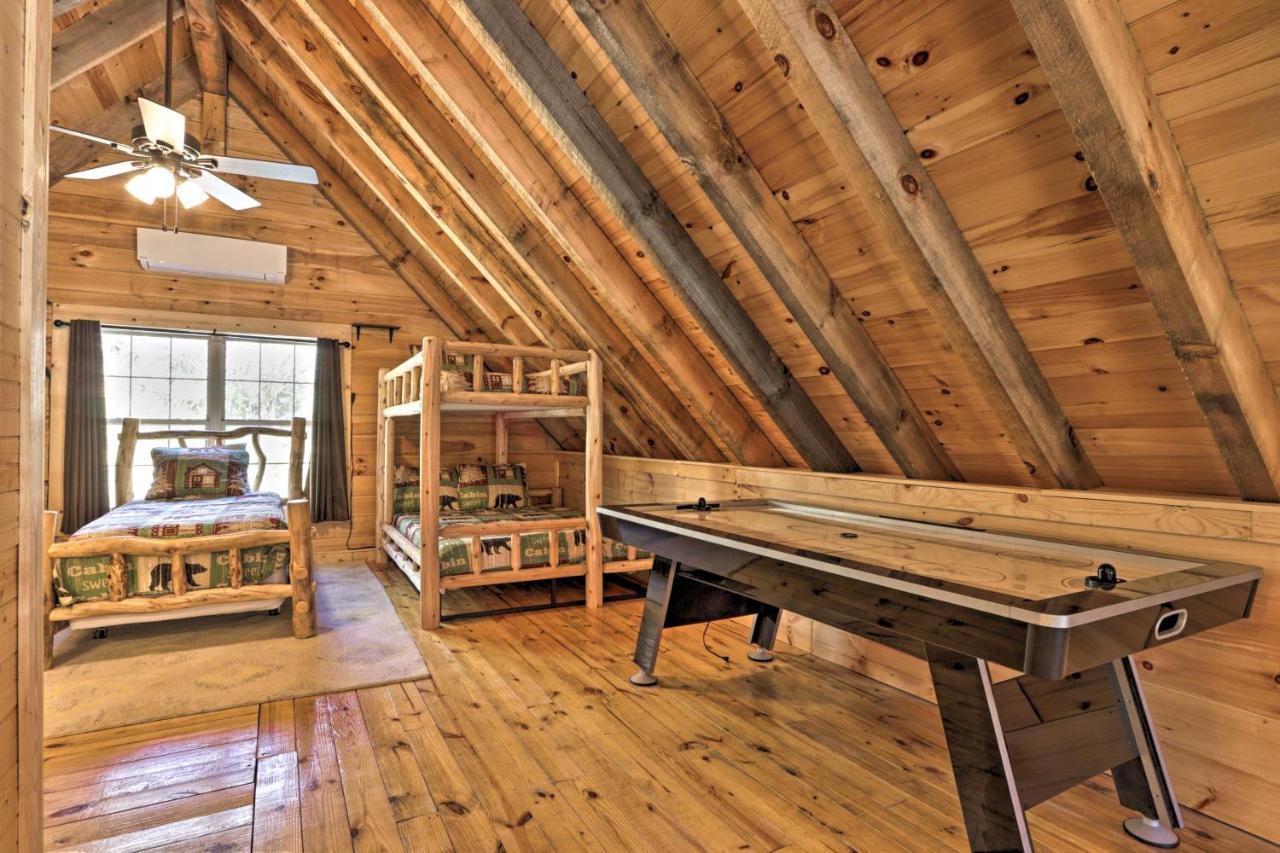 Gatlinburg Cabin With Loft And Game Room 1 Mi To Town Exterior foto