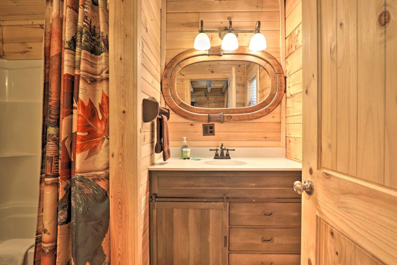 Gatlinburg Cabin With Loft And Game Room 1 Mi To Town Exterior foto