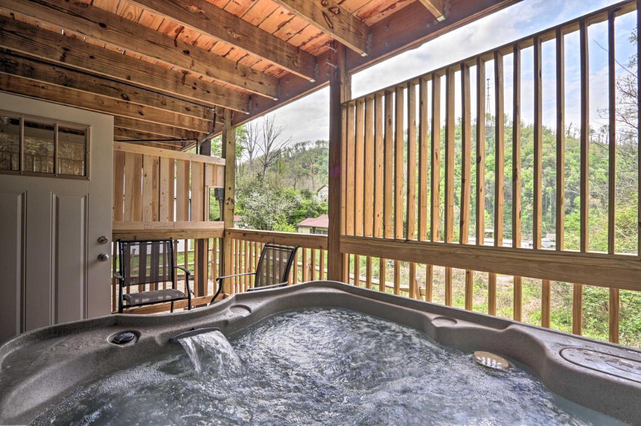 Gatlinburg Cabin With Loft And Game Room 1 Mi To Town Exterior foto